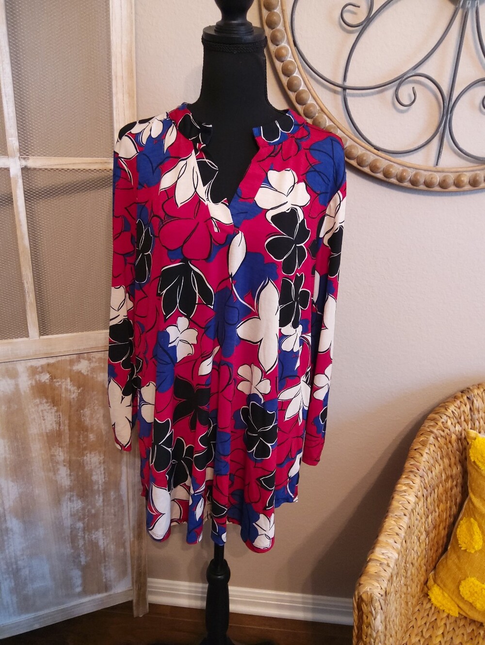 Dear Scarlett Floral V-Neck Tunic